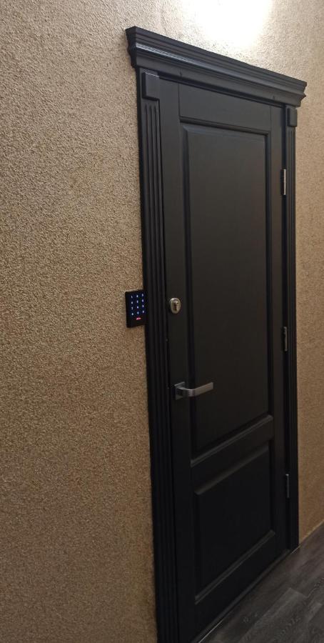 Gate Apartment *