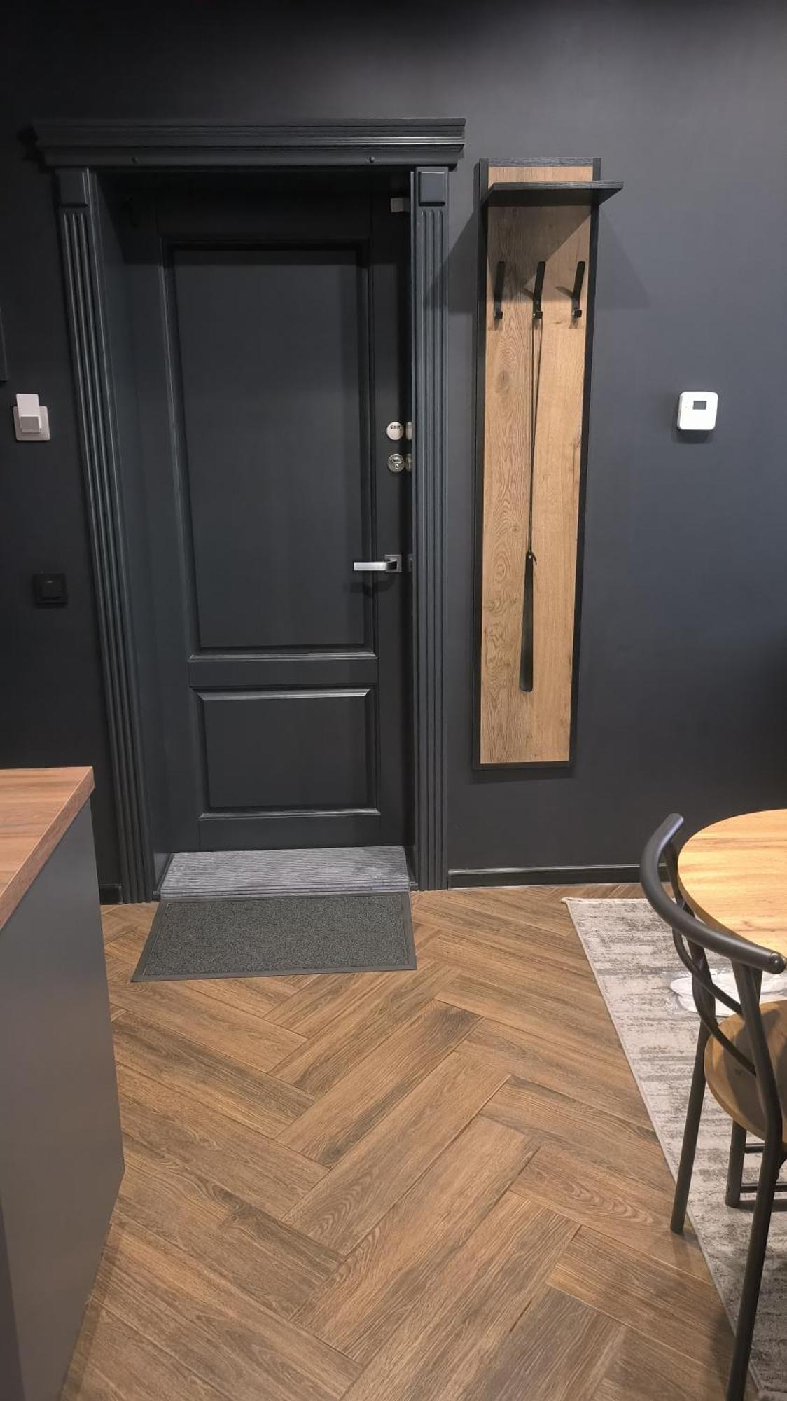 Gate Apartment *